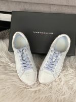 Tommy Hilfiger Damen Sneaker Schuhe hellblau Gr. 38 *neuwertig* Berlin - Biesdorf Vorschau