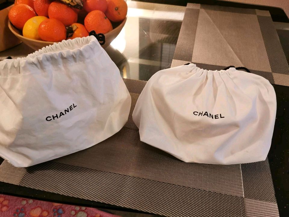 Original Chanel Stoffbeutel, Täschchen, Kosmetikaufbewahren in Kiel