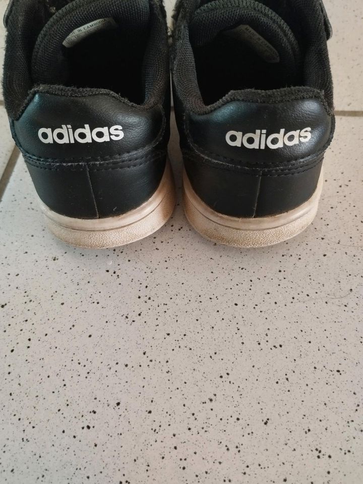 ADIDAS Schue in Singen