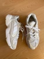 Adidas Yung 1 Sneaker weiß beige Sportschuhe Gr. 40 Baden-Württemberg - Leinfelden-Echterdingen Vorschau
