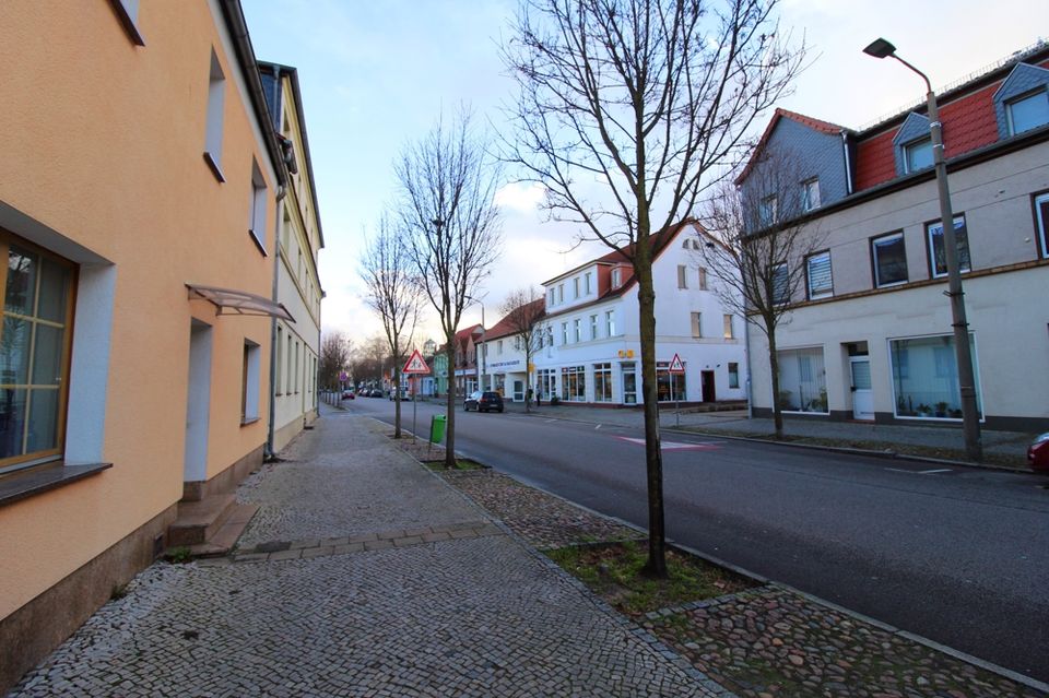 Geräumige 5 Zimmerwohnung inkl. Tageslichtbad mit Badewanne+ Vinylboden + separater Küchenbereich in Genthin