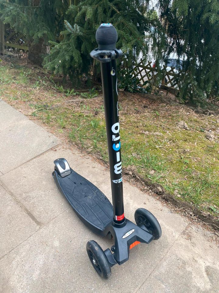 Roller Scooter von Micro mit coolem Griff, schwarz, gebraucht in Wermelskirchen