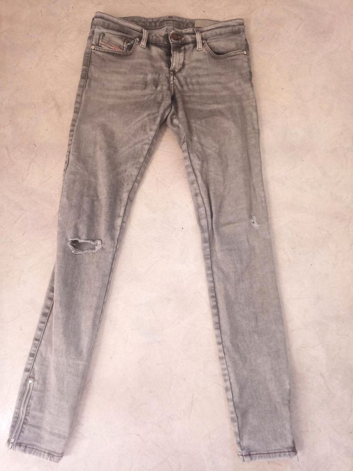 Diesel skinnyzee low zip 28/34 in Frankfurt am Main