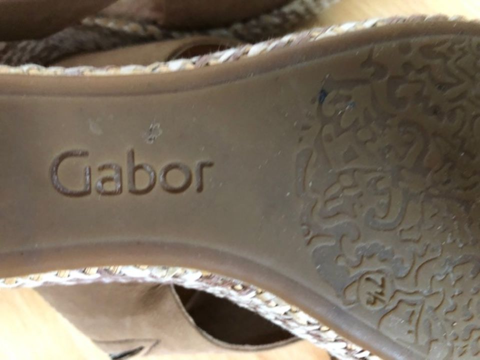 Gabor: Sandale mit Keilabsatz aus Nubukleder, Größe 7 1/2 = 41 in Wilhelmshaven