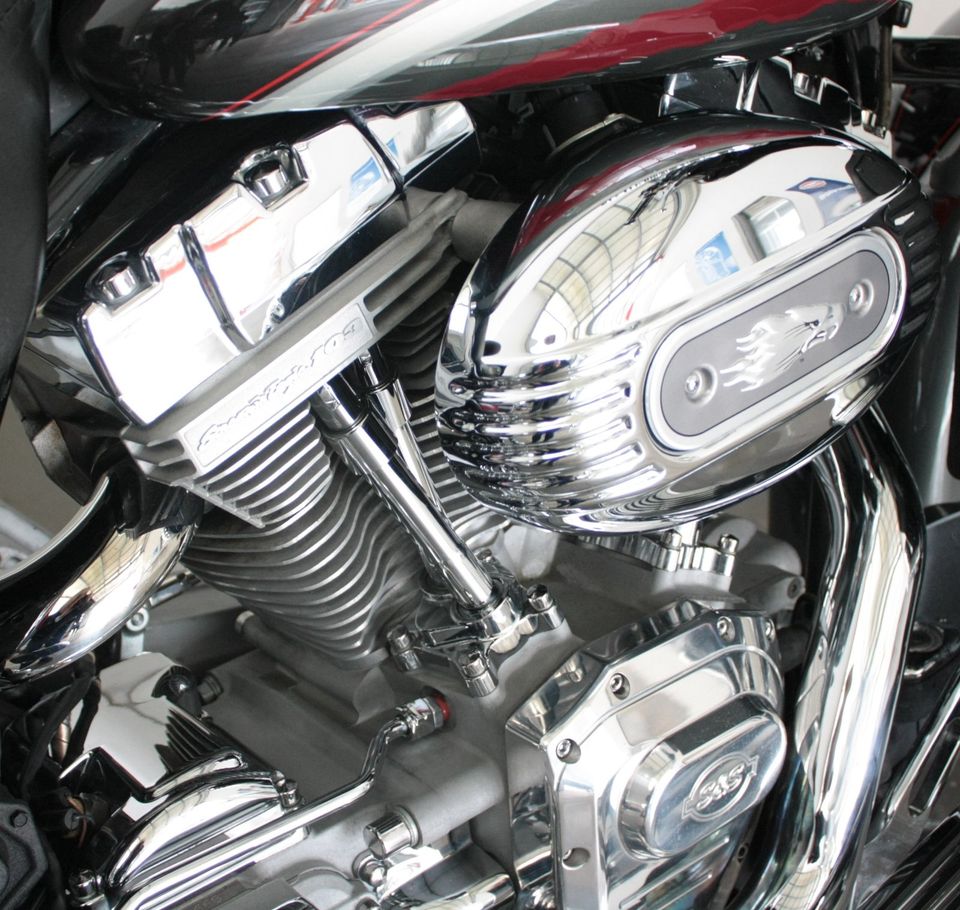 Harley-Davidson FLHTCUSE CVO Screamin' Eagle E-Glide Ultr. Clas. in Meinerzhagen
