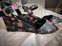 Damen Sandaletten Keil Sommer Sandalen Sexy Pumps Schuhe 40 Niedersachsen - Dornum Vorschau