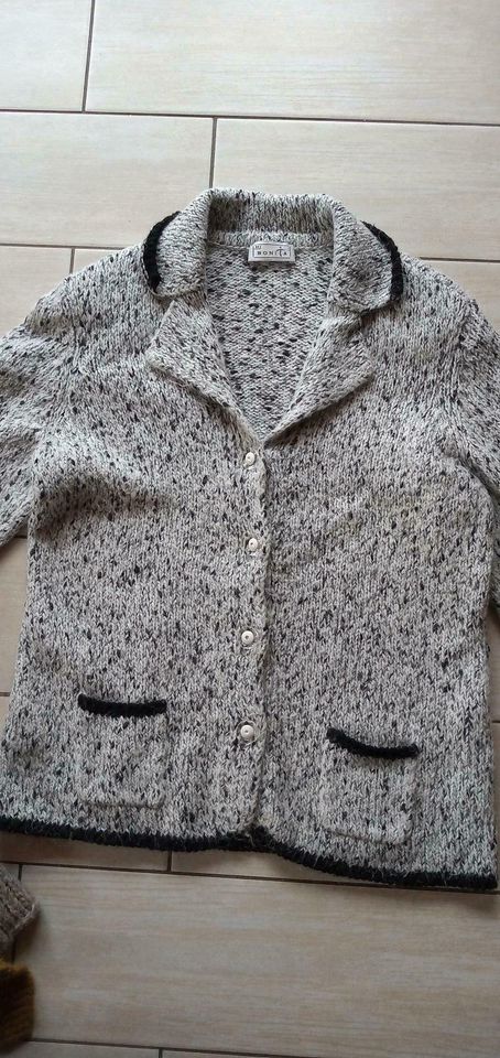 Strickjacke (- n )/ Pullover Bonita mit Wolle  gr.M in Flensburg