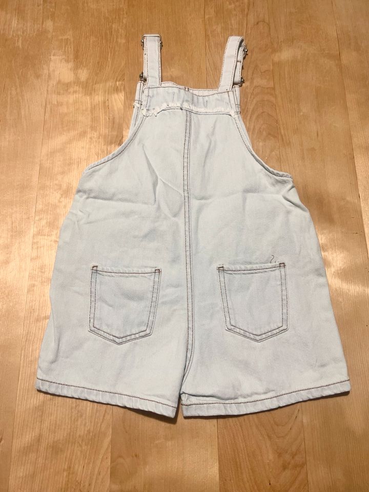 ⭐️ ZARA Latzhose Jeans DENIM kurze Hose ⭐️ in München