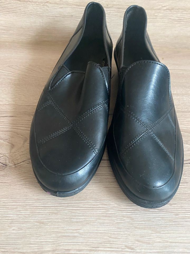 Elastromere Schuhe Halbschuhe Mokassins Gr: 39 schwarz Vintage in Camburg