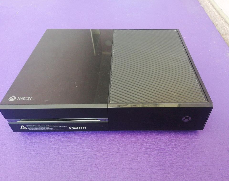 Xbox One 500GB  mit viel Zubehör (2 Controller, 4Spiele) in Bockenem