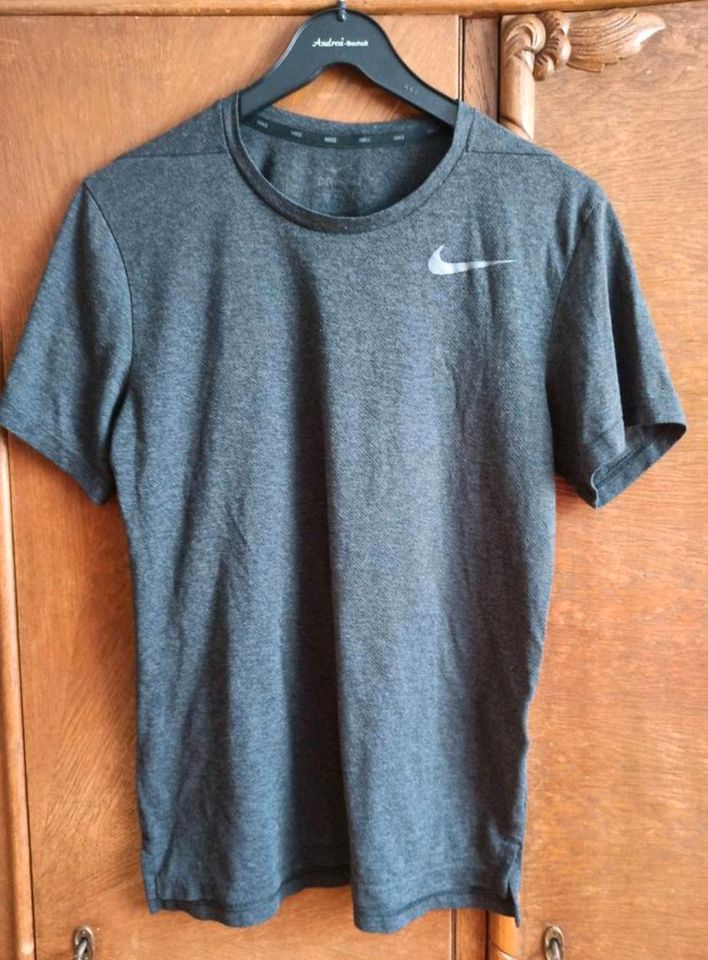 Nike Shirt, Baumwolle in Hessen