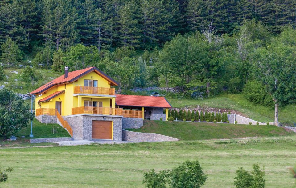 Kroatien - Senj, Sv. Juraj - Haus mit geräumigem Garten und Pool in Berlin