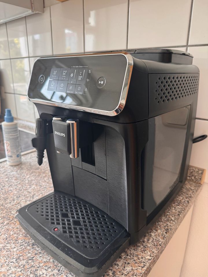 Philipps Kaffeevollautomat - Kaffeemaschine mit Milchaufschäumer in Marktredwitz