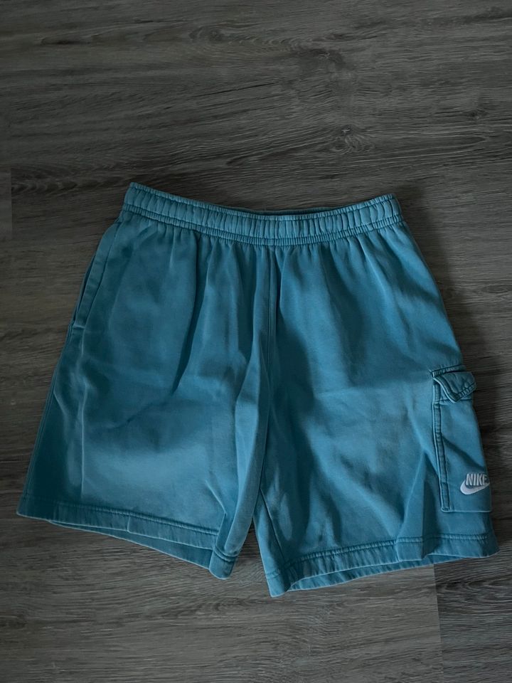 Nike Shorts Größe M in Husum