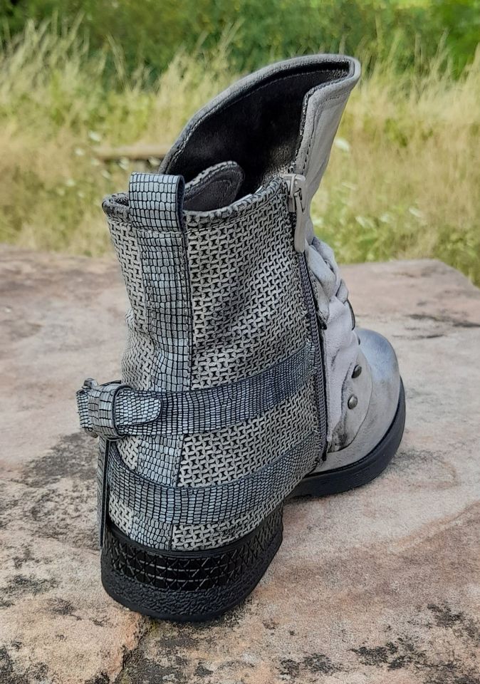 Damen Stiefeletten Biker Boots mit Nieten - Grau Gr. 37 NEU in  Rheinland-Pfalz - Edenkoben | eBay Kleinanzeigen ist jetzt Kleinanzeigen