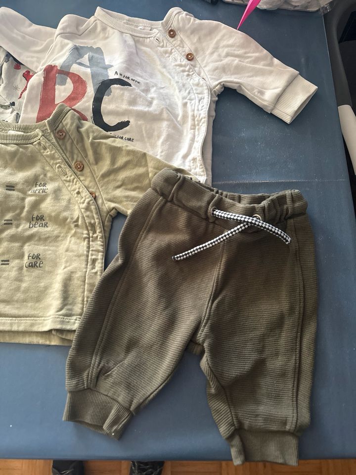 Baby Pullover mit Hosen in Gera