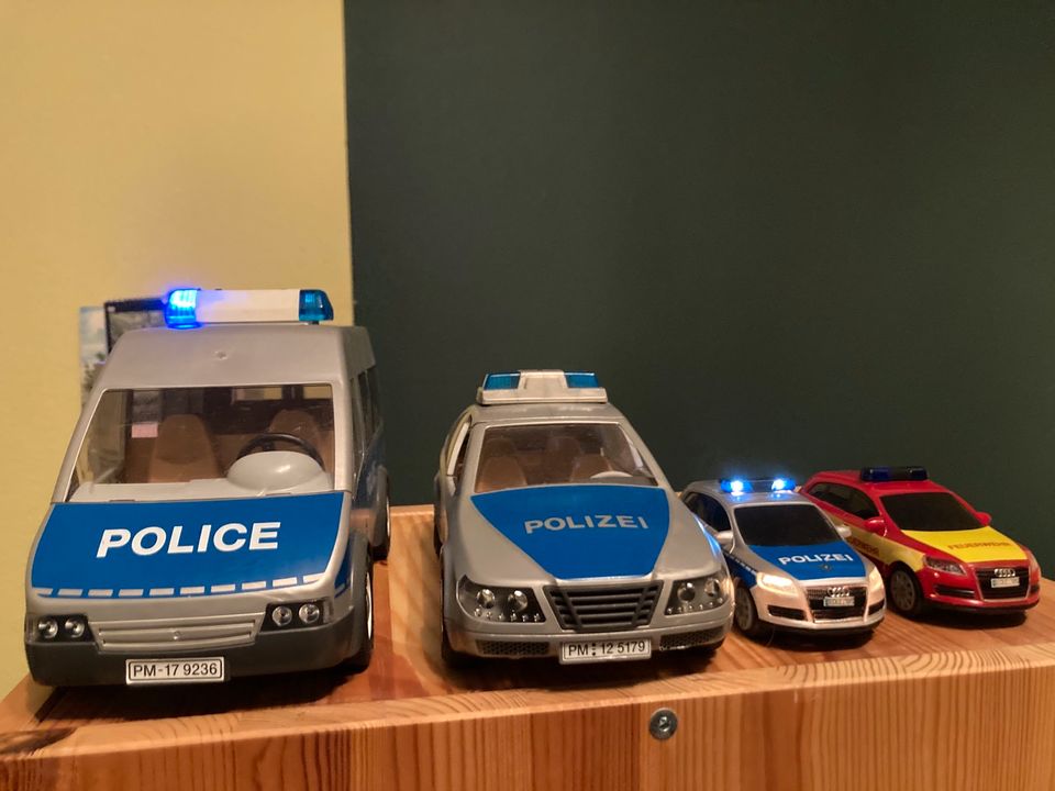 Polizei + Feuerwehr + Zubehör Playmobil (Achtung Preis!) in Berlin