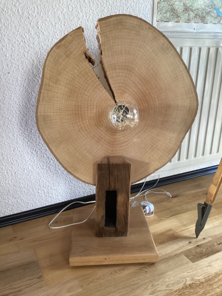 Designer Stehlampe - Baumscheibe  - Einzelstück in Engelskirchen