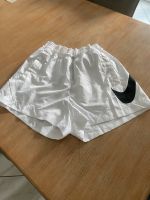 Nike kurze Hose, Gr. M Nordrhein-Westfalen - Hiddenhausen Vorschau