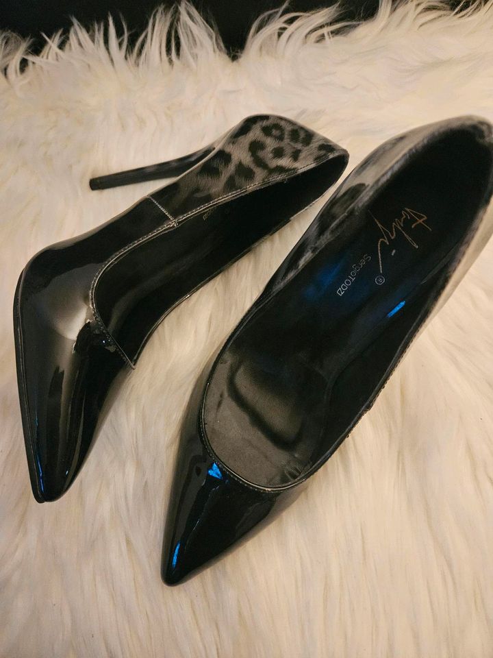 Pumps schwarz + grau Leopardenmuster, Gr. 38, Sergio Todzi in Berlin