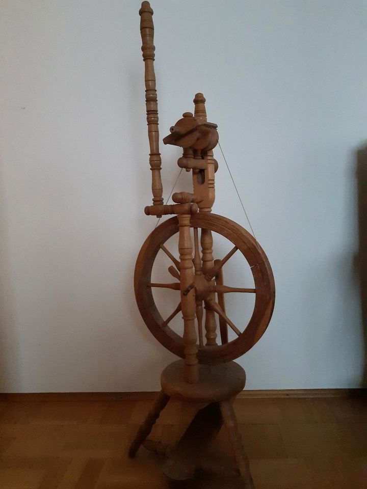 Spinnrad aus Holz Deko in Thierhaupten
