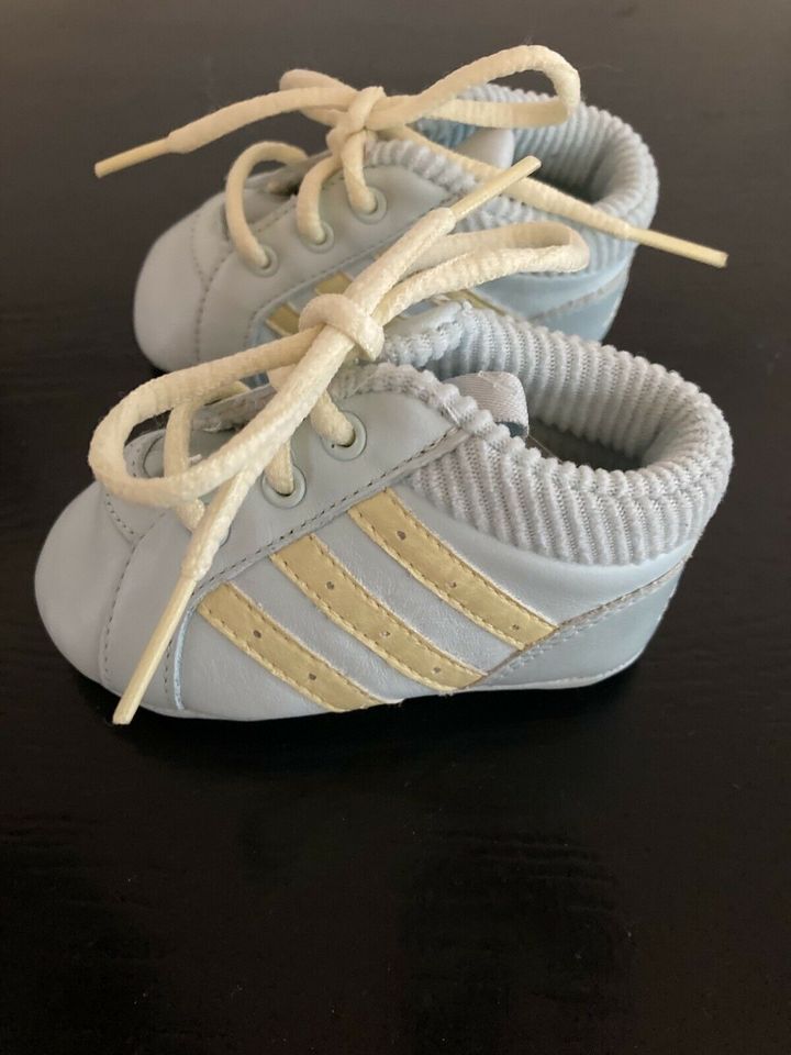 Baby-Schuhe Adidas, Fr. GR. 18 in Griesheim