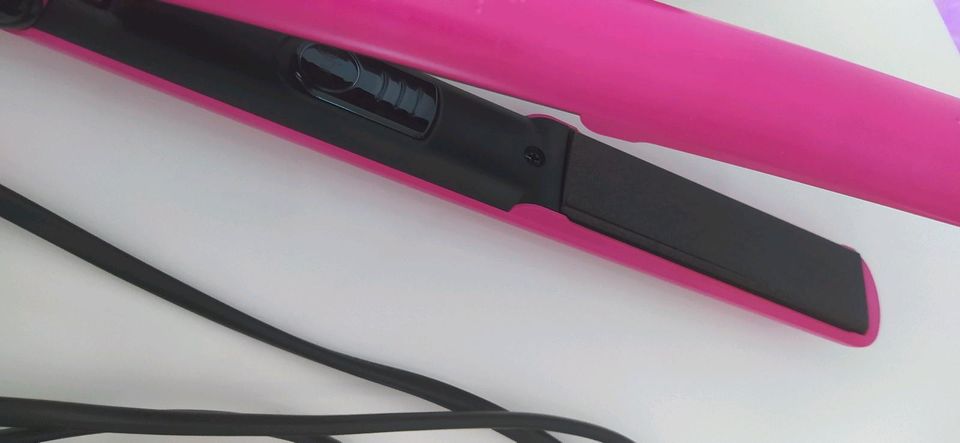 GHD professionelles Glätteeisen pink mit Etui/Tasche in Esslingen