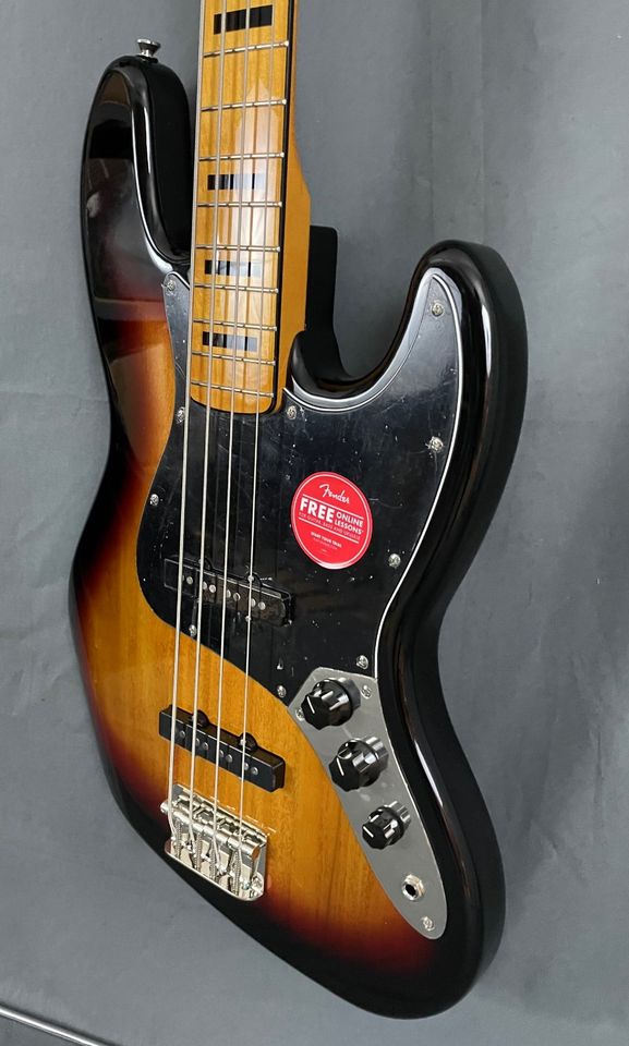 SQUIER CLASSIC VIBE 70 JAZZ BASS SUNBURST, NEU in Duisburg