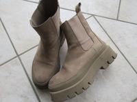 Copenhagen Chelsea Boots Velour Leder Größe 42 f. next woman Nordrhein-Westfalen - Nörvenich Vorschau