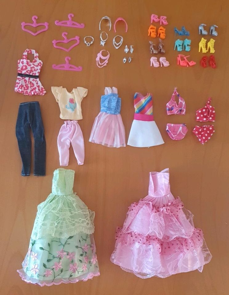 Barbie Kleidung und Schmuck in Herzberg am Harz