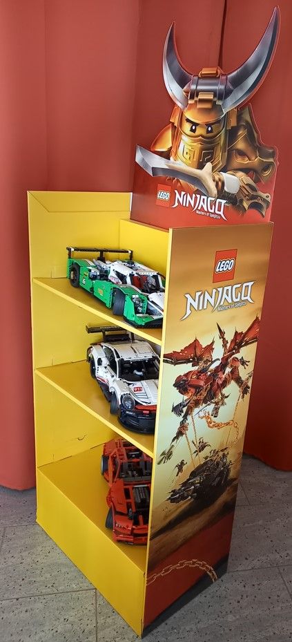 Lego Ninjago Regal / Austellungsständer - Unikat in Nieder-Olm