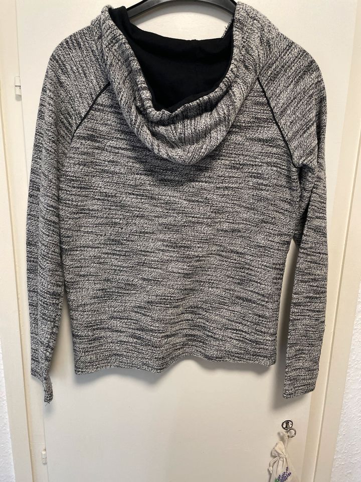 Damen Strickjacke Größe M, Only, Sweatshirt Jacke in Bochum