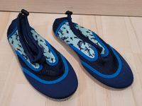 Badeschuhe blau mit Haien Gr. 36 Niedersachsen - Winsen (Aller) Vorschau