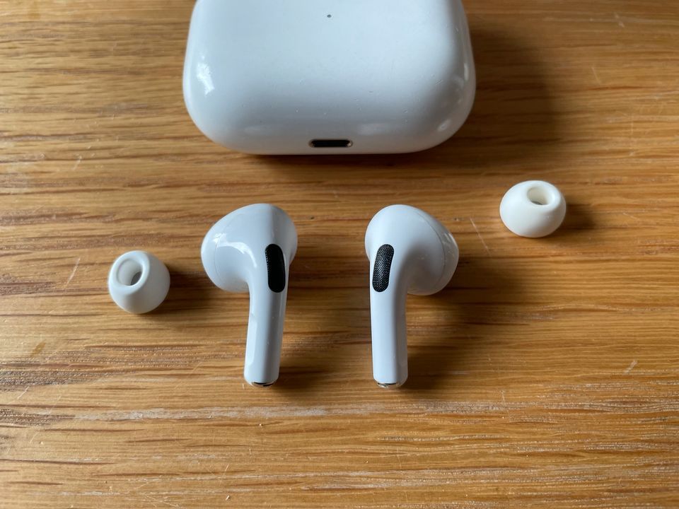 Apple AirPods Pro 1. Gen (defekt) in Kassel