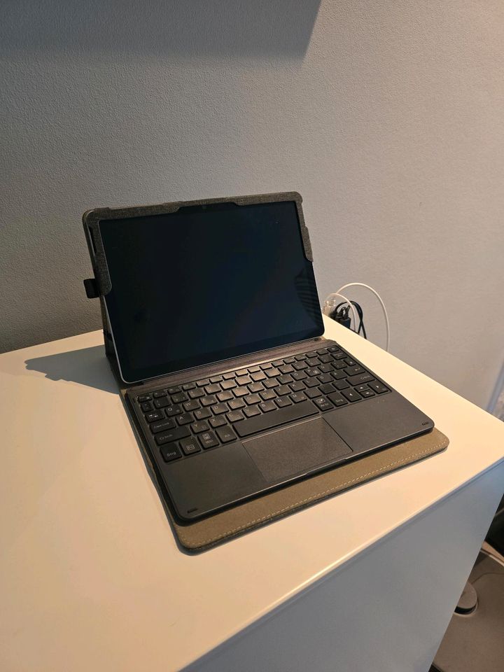 Microsoft Surface GO 3 Tablet Laptop in Dortmund