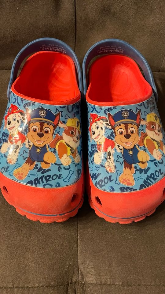 Badeschuhe Paw Patrol  rot Gr. 30 Clogs in München