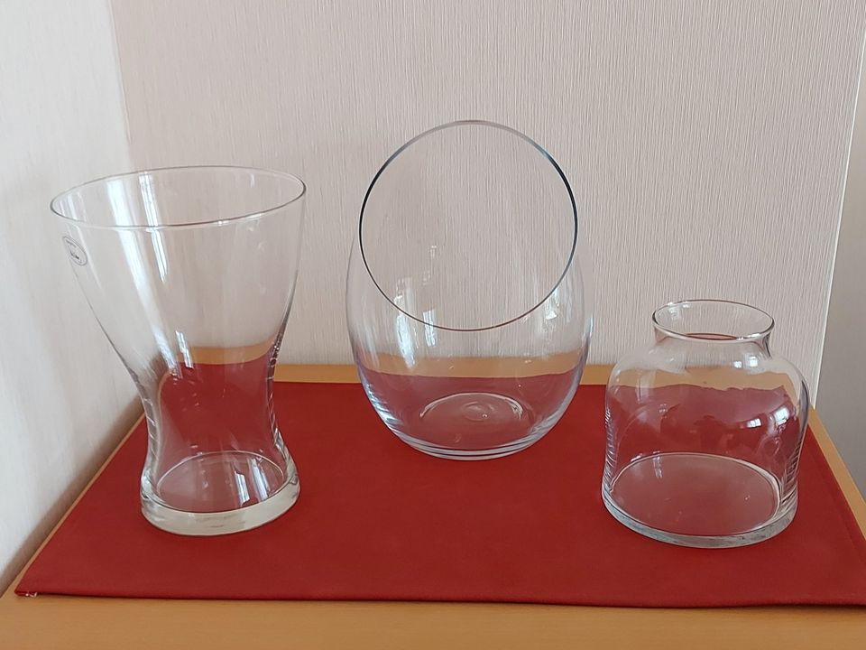 Schöne Glasvase und Dekogläser, 2-4€, wie neu in Langen (Hessen)