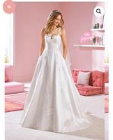 Elegantes Brautkleid von Pronovias München - Bogenhausen Vorschau
