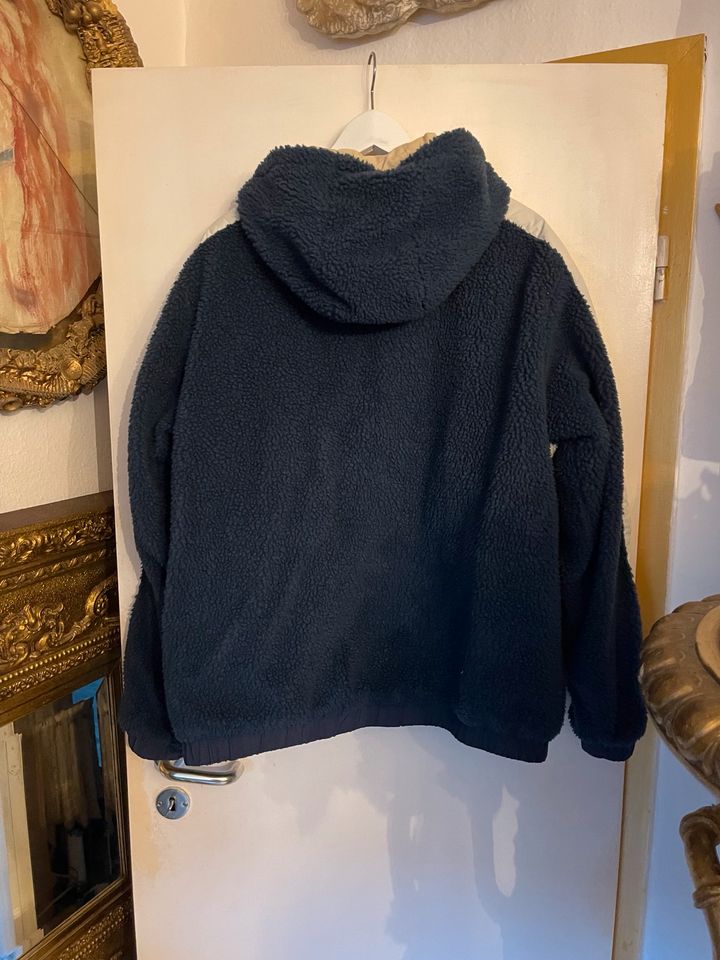 Eine Wendejacke von Thommy Jeans in Köln