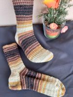 Handgestrickte Socken in Schuhgröße 41 - Unikat Hessen - Neuhof Vorschau