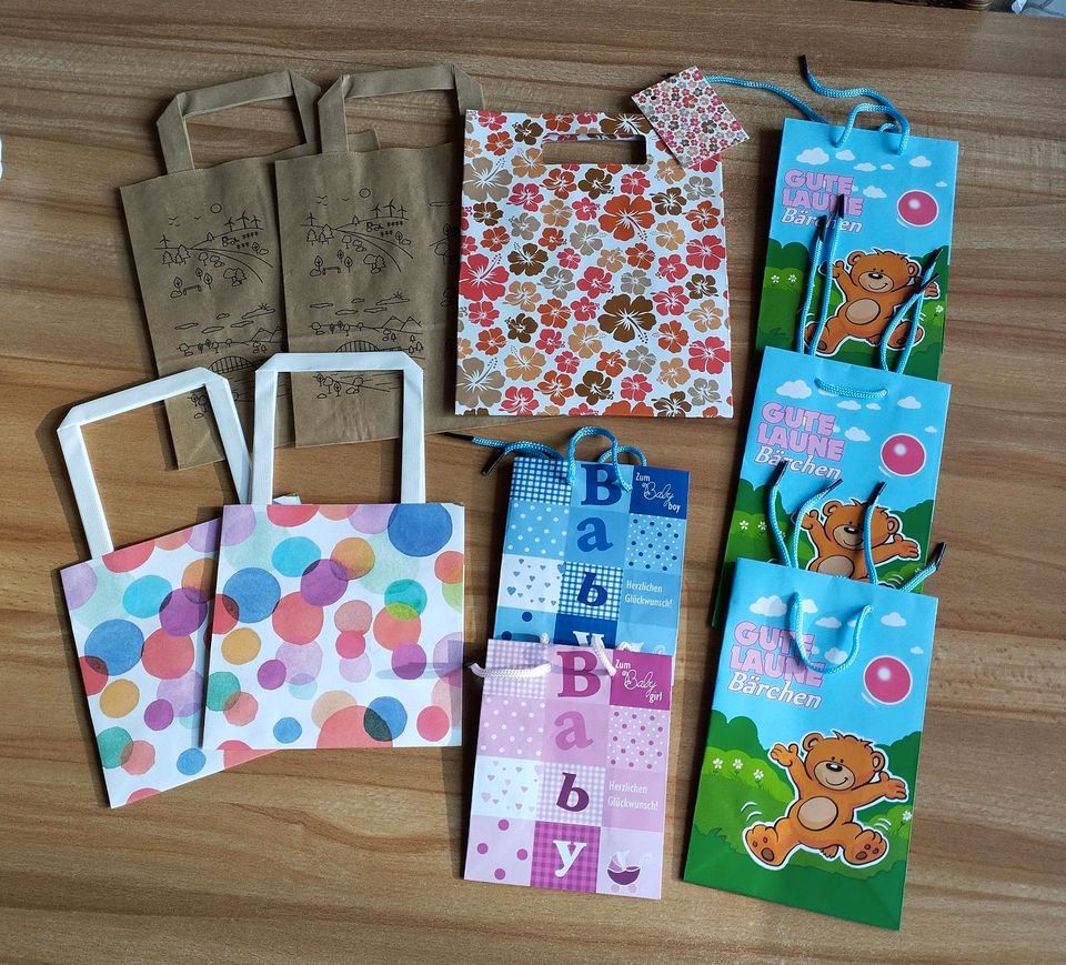 Verschiedene Papiertaschen, ideal f. Geschenke in Mainhausen
