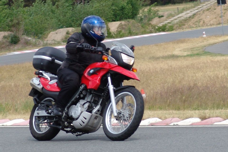 BMW F 650 GS in rot in Hamburg