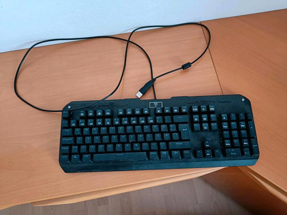 Mechanische Gaming Tastatur mit RGB und Anschluss per USB in München