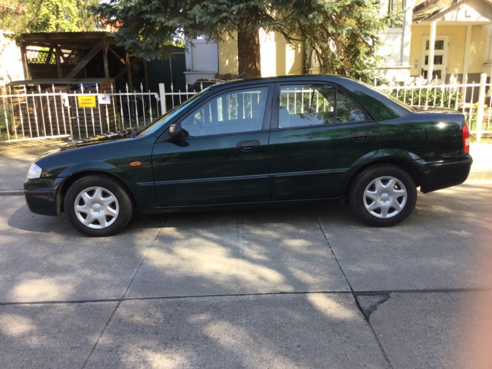 Mazda 323 Limousine in Berlin