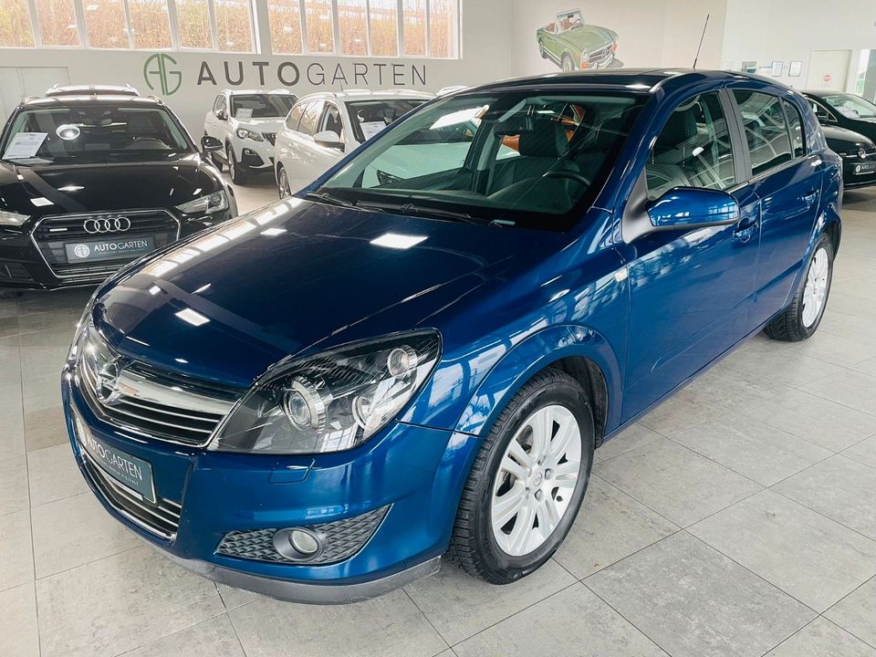 Opel Astra 1.6*Navi*Leder*Xenon*1.Hand*Panorama Dach in Paderborn