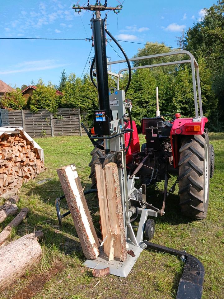 Holzspalter 22 Tonnen mit Zapfwellenantrieb zu vermieten in Birstein