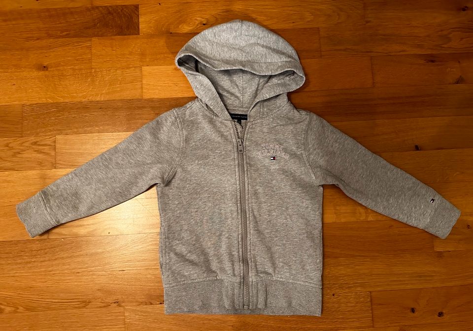 TOMMY HILFIGER Kinder Sweatjacke, Gr. 110 in Leipzig