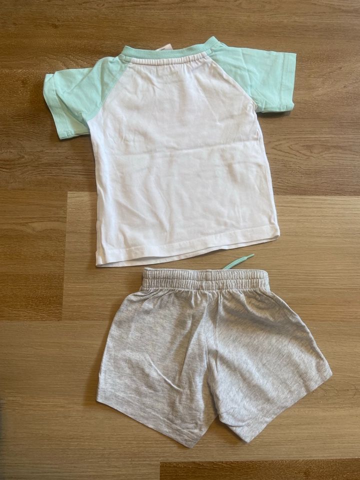 Adidas Sommer Set T-Shirt + Shorts in Größe 68 / grau weiß in Lemgo