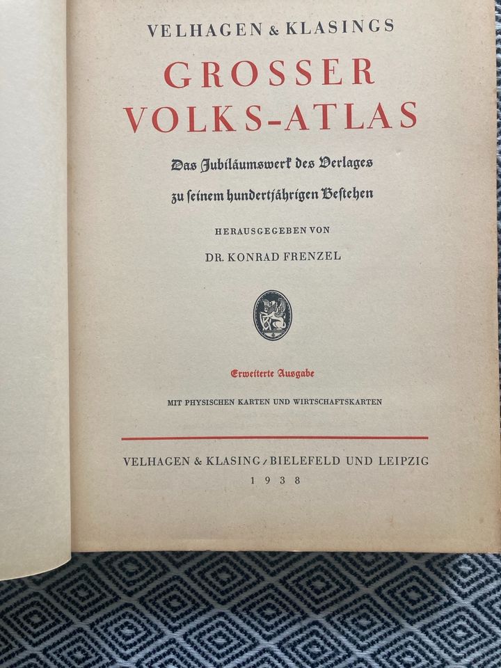 Atlas , Volksatlas, Universal Atlas, 2x, Velhagen Klasing in Burgdorf