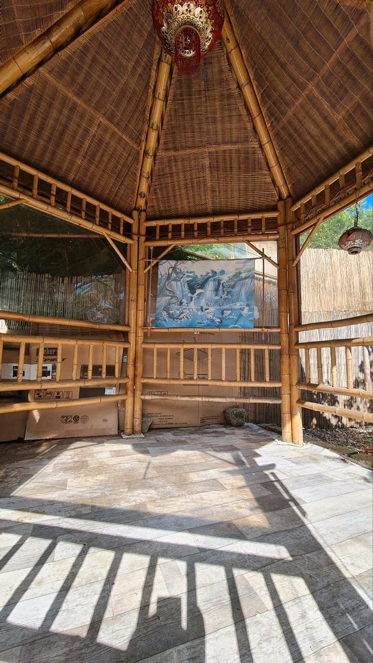 Bambus Pavillon mit Rattan Sitzgarnitur und Aufleger, asiatisch in Oelsnitz/Erzgeb.
